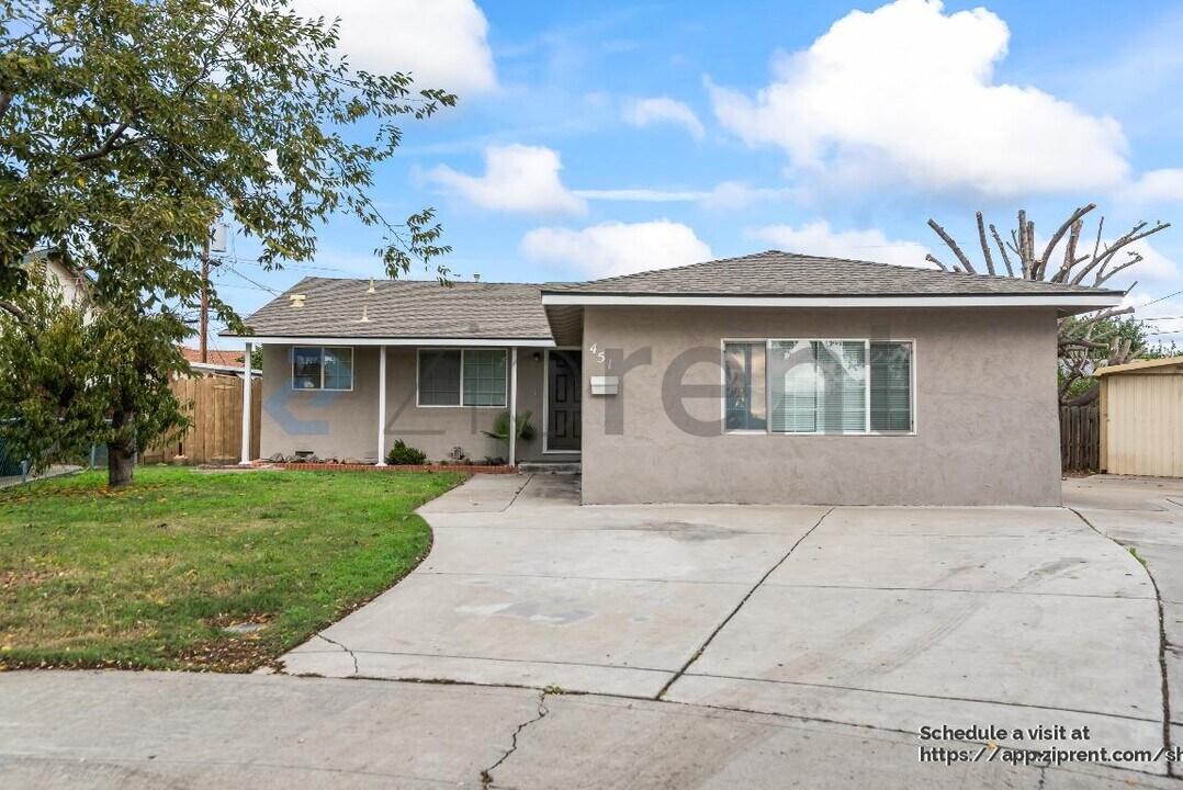 451 Helen Ave in Tracy, CA - Building Photo