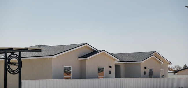 Grayhawk Apartments in Carlsbad, NM - Building Photo - Building Photo