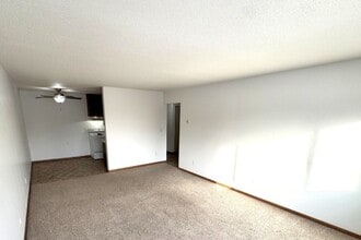 Golfview Crossing Apartments in Winona, MN - Building Photo - Building Photo