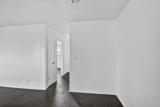 1406 Barton Rd in Lake Worth Beach, FL - Building Photo - Building Photo