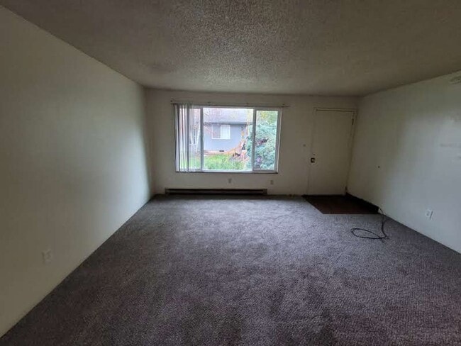 13217-13225 SE Powell Blvd in Portland, OR - Building Photo - Building Photo