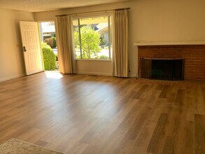7413 Oak Leaf Dr in Santa Rosa, CA - Building Photo - Building Photo