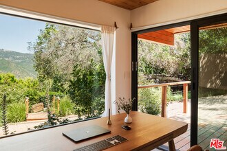 26237 Fairside Rd in Malibu, CA - Building Photo - Building Photo