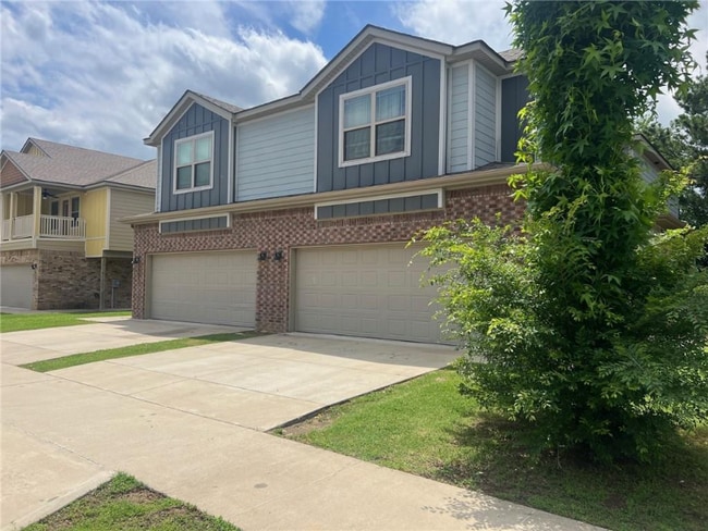 1211 N Sicily Ln in Fayetteville, AR - Foto de edificio - Building Photo