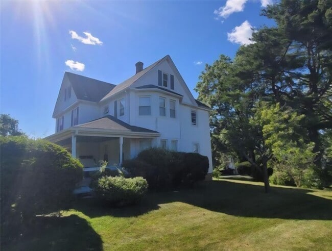 23 George St in Manhasset, NY - Building Photo - Building Photo