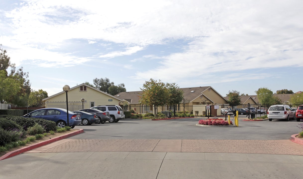 Regency Court in Salinas, CA - Foto de edificio