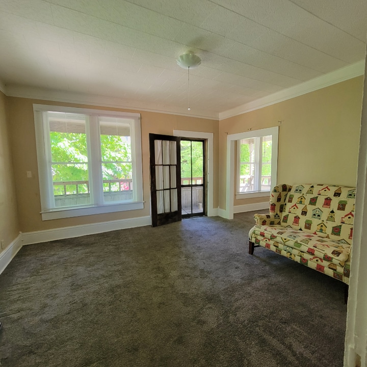 338 SE Jackson St in Roseburg, OR - Building Photo