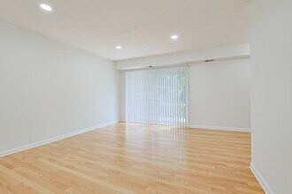 929 Buccaneer Dr in Schaumburg, IL - Building Photo - Building Photo