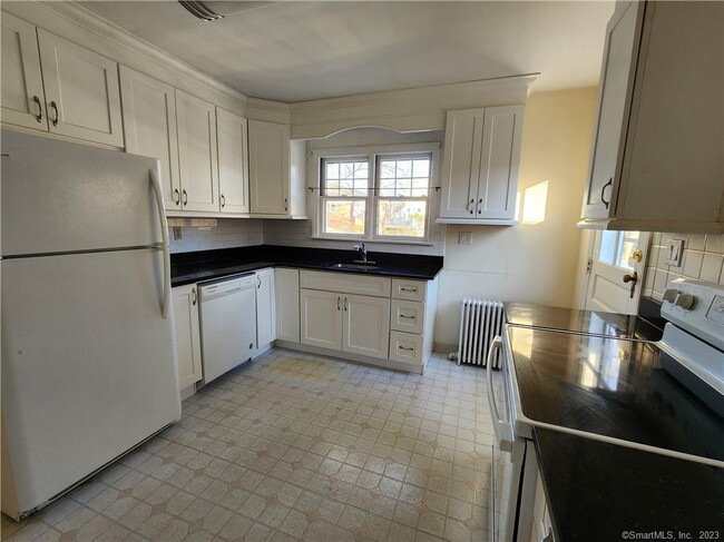 27 Pershing Ave in Stamford, CT - Building Photo - Building Photo