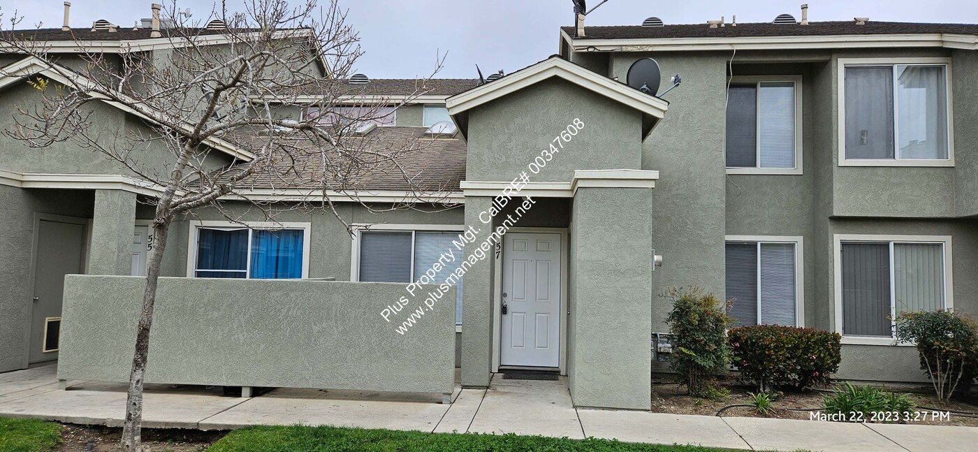220 E Grant St in Santa Maria, CA - Building Photo