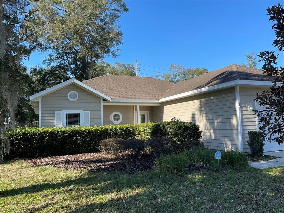 1604 SW 66th Dr in Gainesville, FL - Building Photo