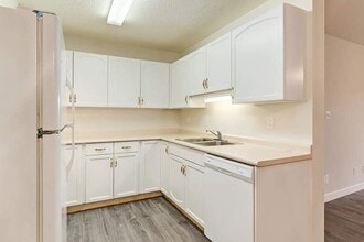 Crowchild Court in Wetaskiwin, AB - Building Photo - Building Photo