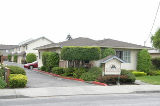 Peppertree Place in Hayward, CA - Building Photo - Building Photo