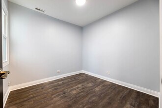 6833 S Champlain Ave in Chicago, IL - Building Photo - Building Photo