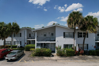 Villa Marquis Condominiums in Orlando, FL - Building Photo - Building Photo