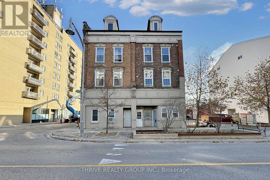 286 Talbot St in St Thomas, ON - Building Photo