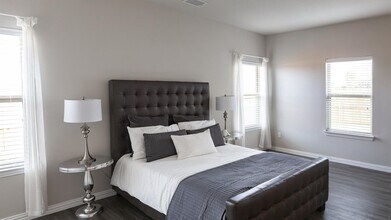 10013 Spice Ln in Dallas, TX - Building Photo - Building Photo