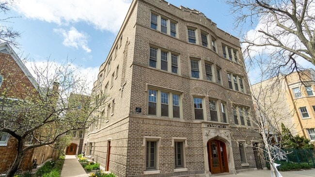 property at 6638 N Glenwood Ave