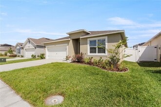 1975 Cacutta Wy in Kissimmee, FL - Building Photo - Building Photo