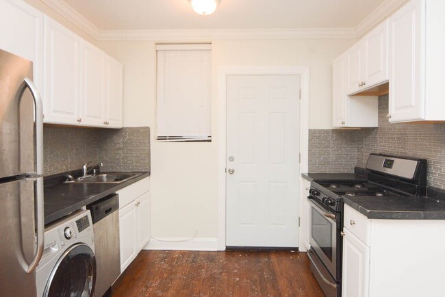 1056 W Lill Ave in Chicago, IL - Building Photo - Building Photo