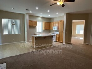 10165 Sorenstam Dr in Sacramento, CA - Building Photo - Building Photo