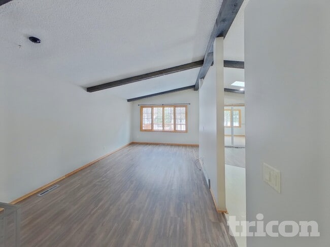 18829 147th St NW in Elk River, MN - Foto de edificio - Building Photo