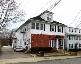 89 Manchester St in West Warwick, RI - Building Photo