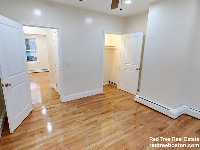 47 Cameron St, Unit 1 in Brookline, MA - Foto de edificio - Building Photo