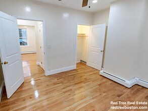 47 Cameron St, Unit 1 in Brookline, MA - Foto de edificio - Building Photo