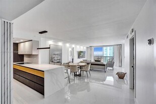 6039 Collins Ave, Unit 1736 in Miami Beach, FL - Building Photo