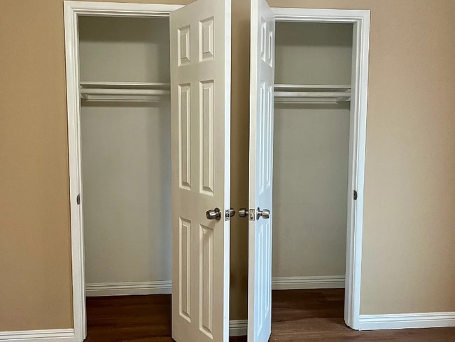 8246 Beeman Ave in Los Angeles, CA - Foto de edificio - Building Photo