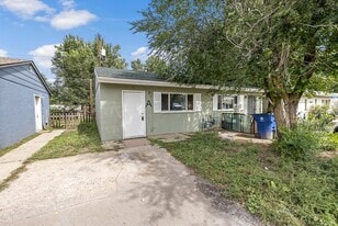 1135 Valley Manor Ct in Colorado Springs, CO - Building Photo