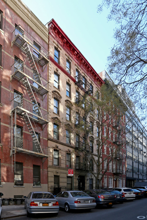 244-246 E 21st St in New York, NY - Building Photo