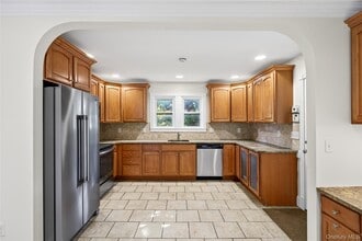 381 Bedford Rd in Pleasantville, NY - Building Photo - Building Photo
