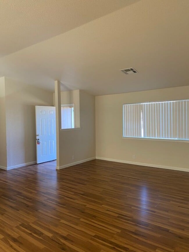 1243 Whistling Dr in Redding, CA - Building Photo - Building Photo