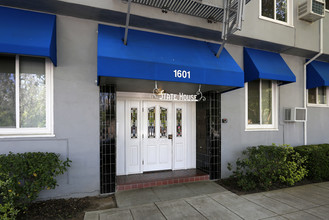 State House Apartments in Sacramento, CA - Building Photo - Building Photo