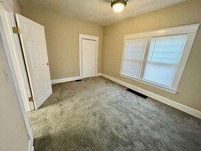 919 S Douglas Ave in Springfield, MO - Building Photo - Building Photo