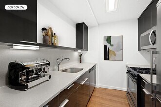 41-18 Crescent St in Queens, NY - Building Photo - Building Photo