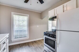 2156 Santa Fe S in Wichita, KS - Building Photo - Building Photo