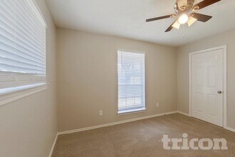 545 Sharp Dr in Desoto, TX - Building Photo - Building Photo