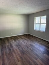 2521 SW Sunset Rd in Topeka, KS - Foto de edificio - Building Photo