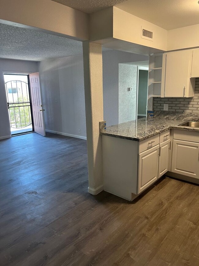 property at 625 S Royal Crest Cir