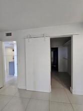 200 SE 15th Rd, Unit # 5E in Miami, FL - Foto de edificio - Building Photo