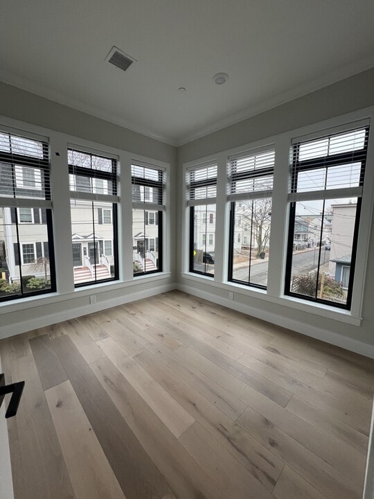 165 Everett St, Unit 203 in Boston, MA - Building Photo