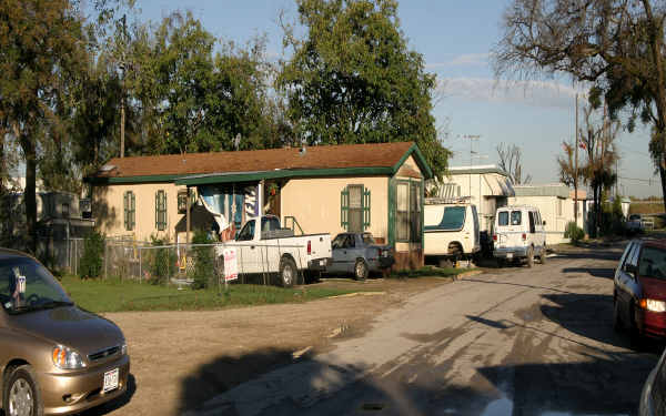 Willowbend Mobile Home Park in Grand Prairie, TX - Foto de edificio