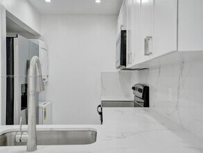 10051 Winding Lake Rd in Sunrise, FL - Building Photo - Building Photo