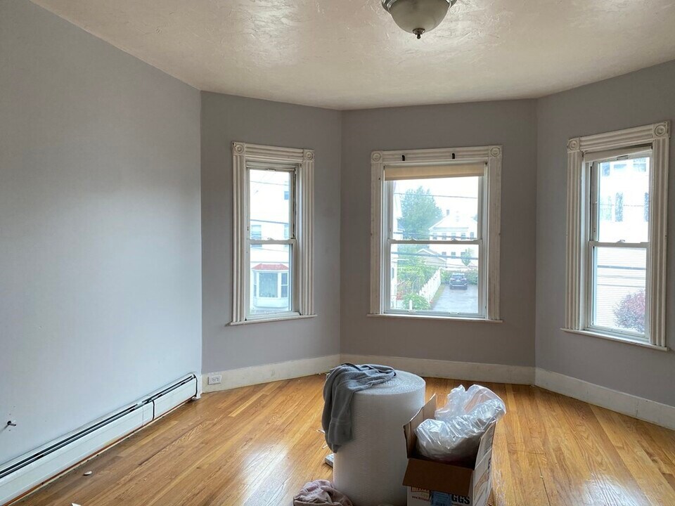 143 Billings St-Unit -2 in Quincy, MA - Building Photo