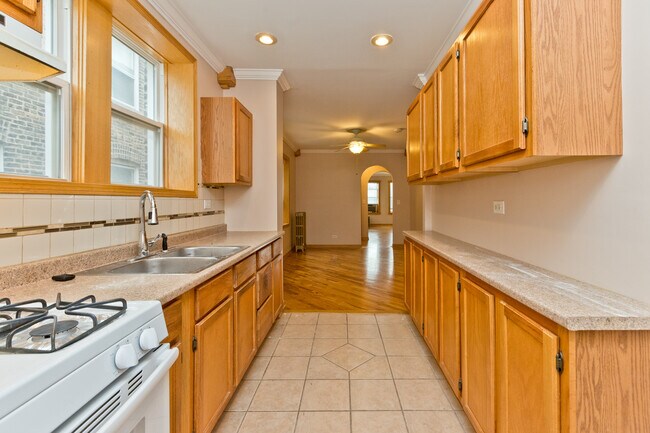 6426 N Troy St in Chicago, IL - Building Photo - Building Photo