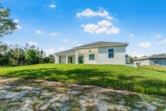 2941 37th Ave NE in Naples, FL - Foto de edificio - Building Photo