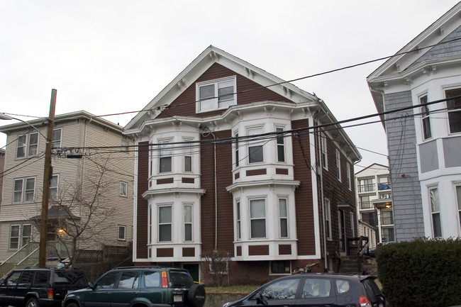 216-218 Banks St in Cambridge, MA - Foto de edificio - Building Photo